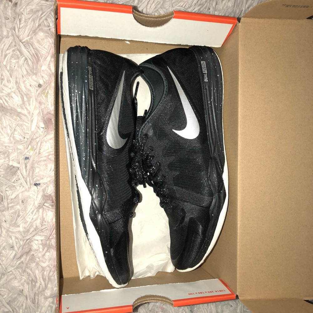 NIKE DUAL FUSION SNEAKERS